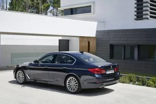 Rear three-quarter view of the 2017 BMW 5 Series