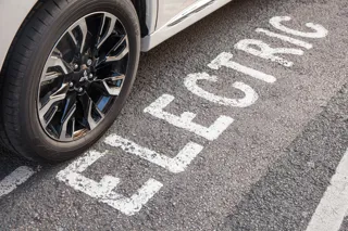 Mitsubishi Outlander PHEV 2015 front wheel over electric road marking