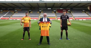 Chris McKenzie, general manager of Macklin Motors Glasgow Central Nissan, with Partick Thistle players wearing their new strips