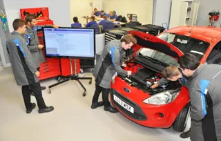 Technician training at Ford's Daventry Academy