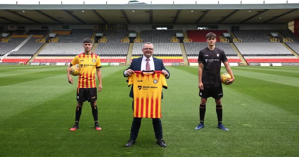 Chris McKenzie, general manager of Macklin Motors Glasgow Central Nissan, with Partick Thistle players wearing their new strips