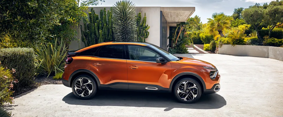 Citroën opens order books for new C4 and ë-C4 electric vehicle (EV) 