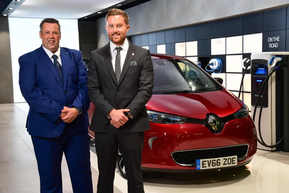 Renault UK EV sales managers, Mathew Kiziuk (left) and Jonny Berry