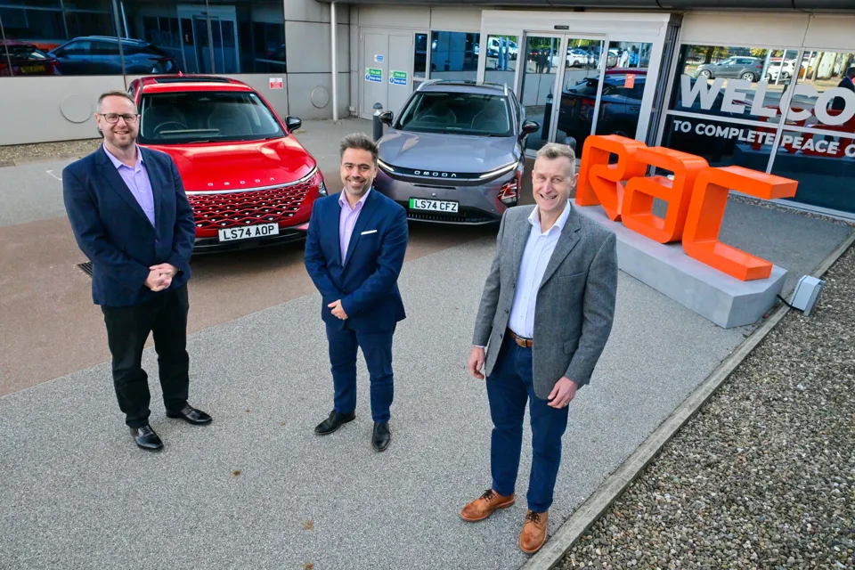 Pictured: Craig Danns, Omoda aftersales, quality and warranty manager UK, Thanos Athanasoulas, Omoda aftersales manager uk (left) and John Ellis, RAC head of OEM & fleet.